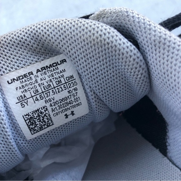 Under Armour GS Charged Impulse Running Sneakers in Black, Youth 5Y Womens 7 - Picture 3 of 9